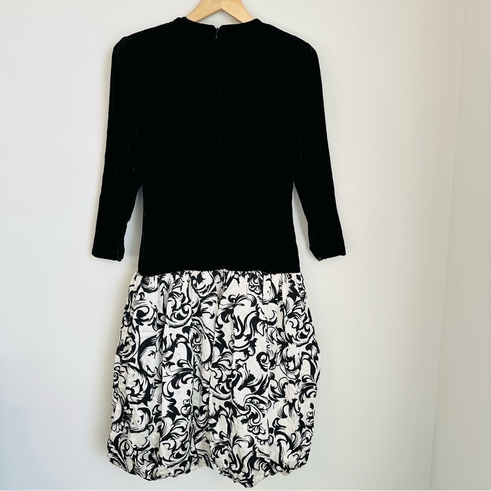 VTG Maggy London 90's Black and White Floral Long Sleeve Velvet Dress Bubble Hem - Picture 4 of 13